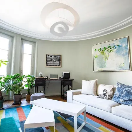 Veeve - Rousseau In The Round Apartment Paris